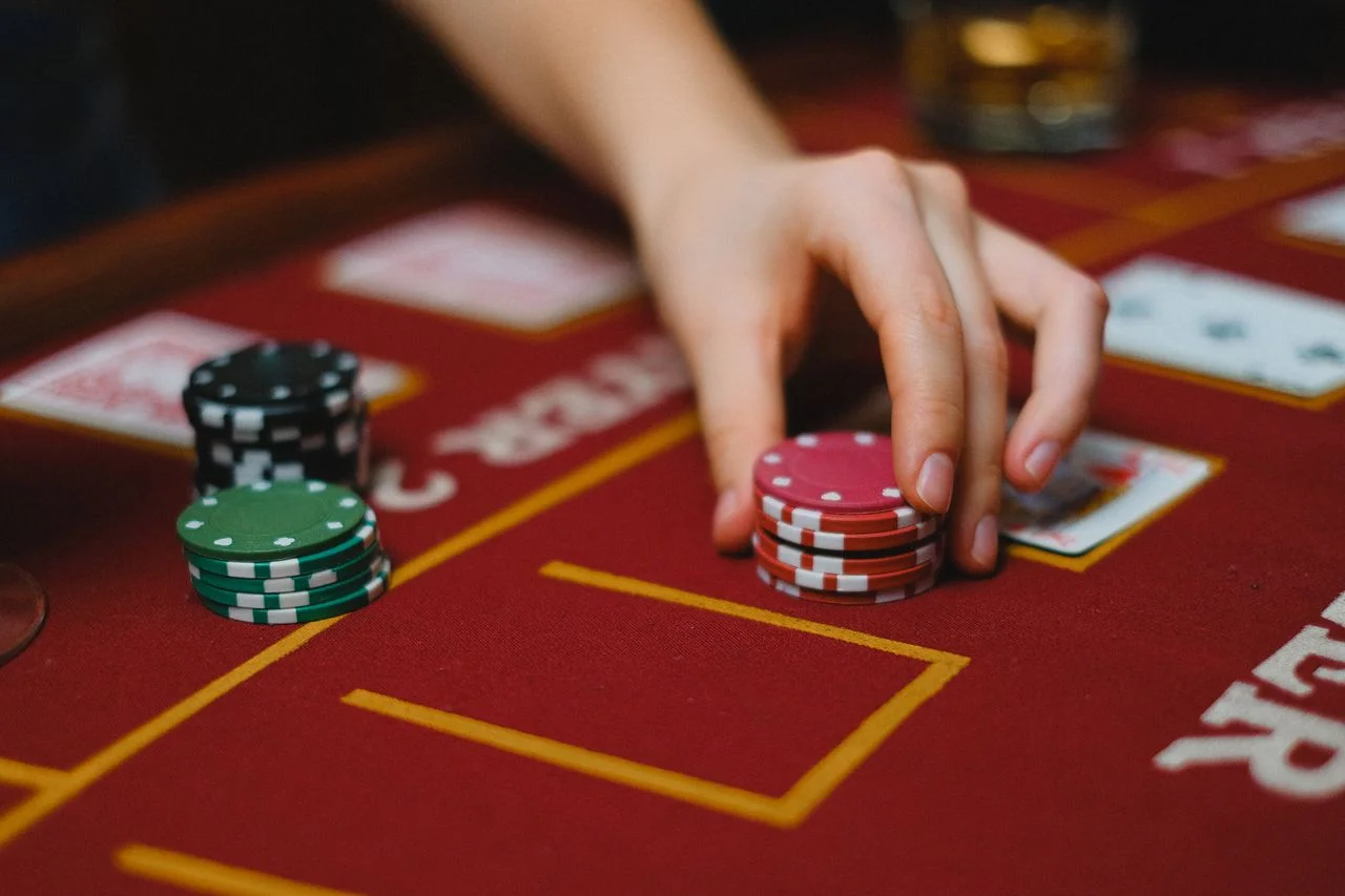 Bạn nên chọn cách nạp rút nào để giao dịch an toàn?